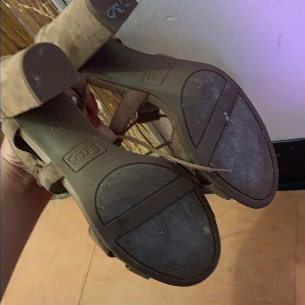Heels - Picture 2 of 2